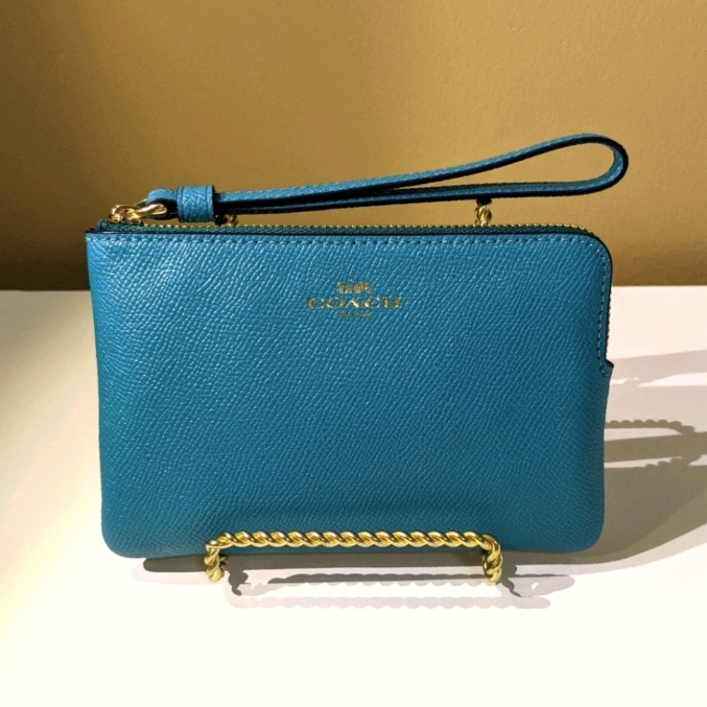 Coach corner zip wristlet - teal